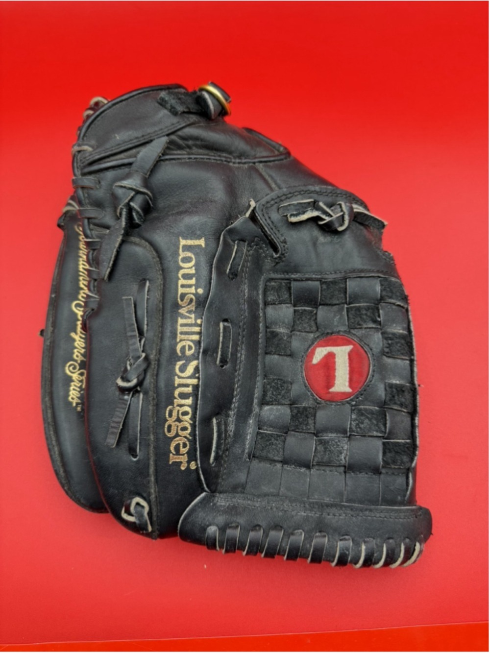 Louisville Slugger TPS 13.5 Softball Glove Leather RHT Outfield Game Ready